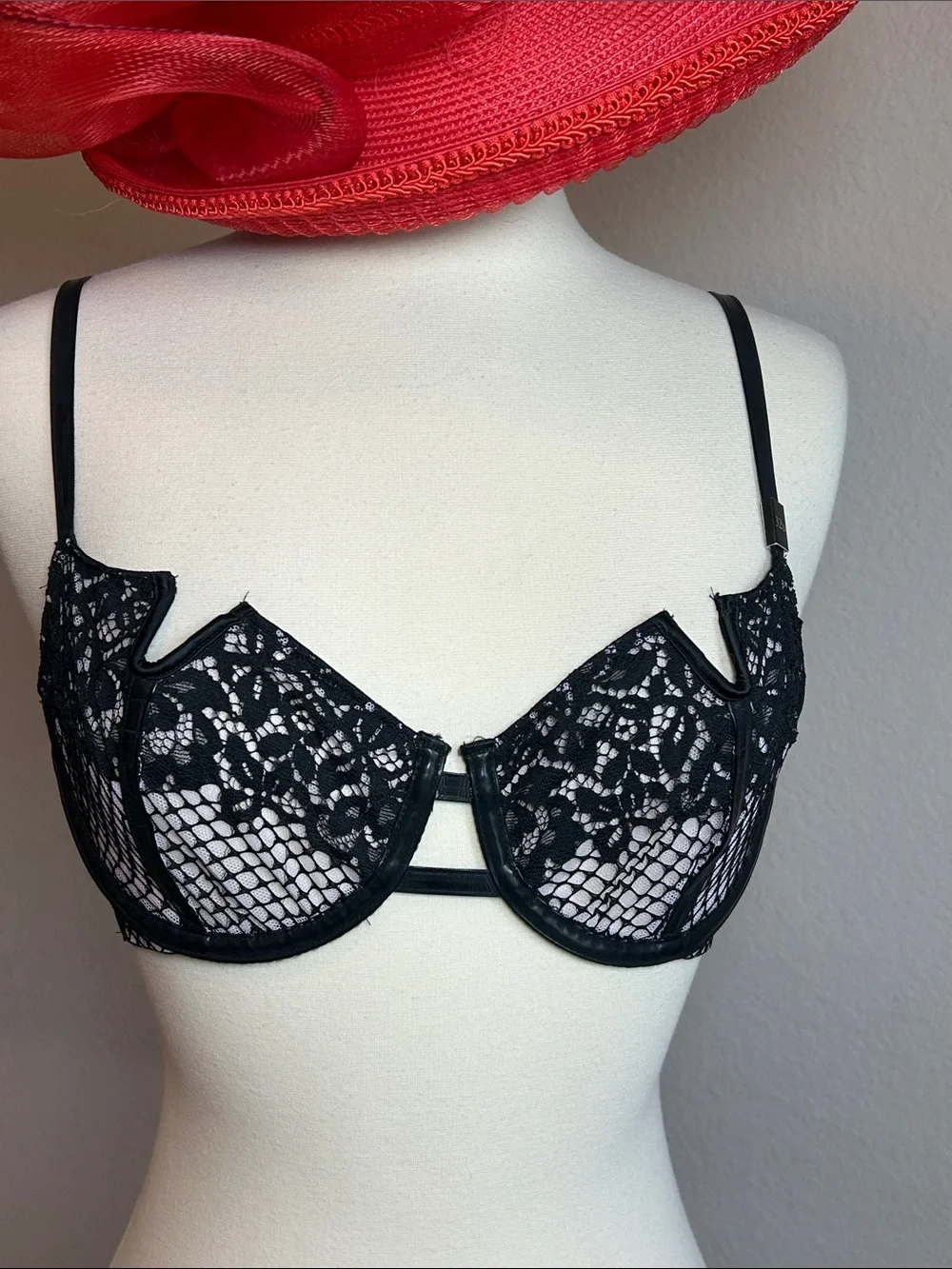 NWOT Victoria's Secret Very Sexy Balconet Black Lace Faux Leather trim Bra 32D